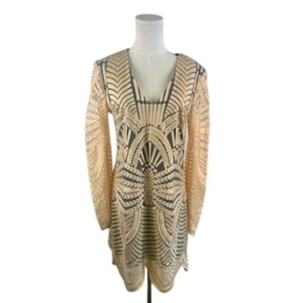 Nicole‎ Miller Artelier Dress Women's Size 8 Embroidered Bell Sleeve